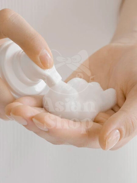 DEAR, KLAIRS Rich Moist Foaming Cleanser modo de uso textura aplicación manos