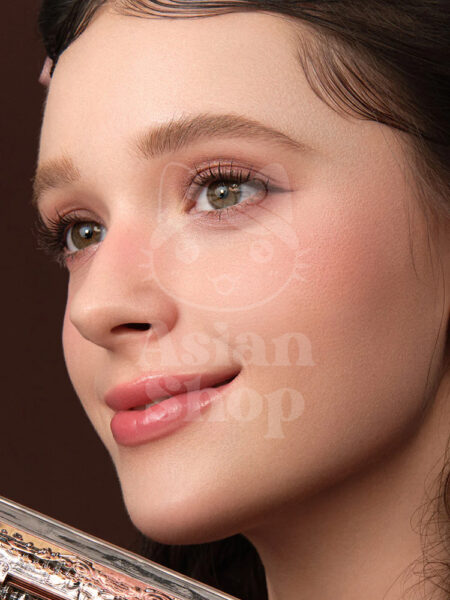 modelo usando Flower Knows Sweetie Bear 02 Strawberry Milk sombras