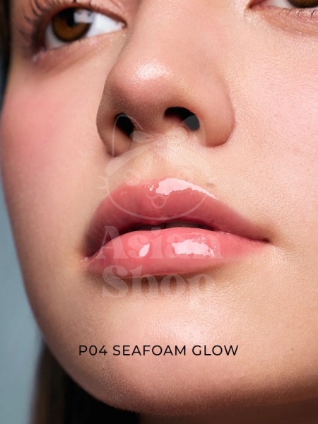 modelo usando Flower Knows Lip Glaze P04