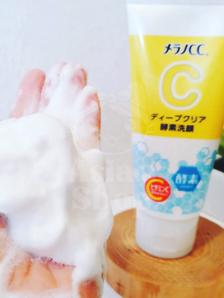 MELANO CC Vitamin C Brightening Enzyme Face Wash
