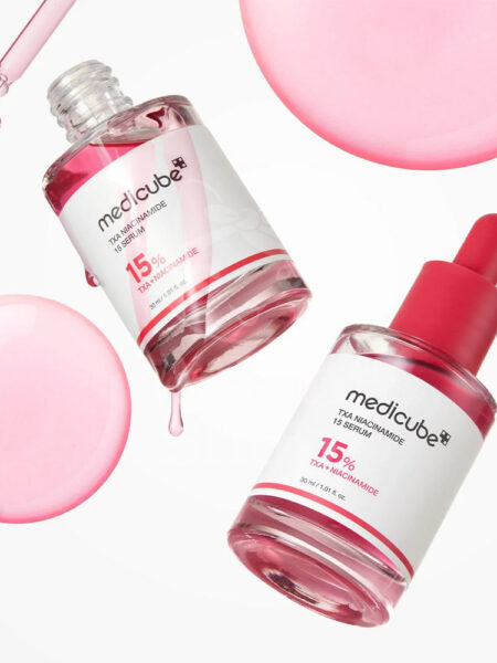 Textura ligera y acuosa del MEDICUBE TXA Niacinamide 15 Serum
